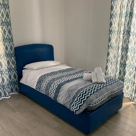 La Porta Di Carmy Apartment Napoli Bagian luar foto