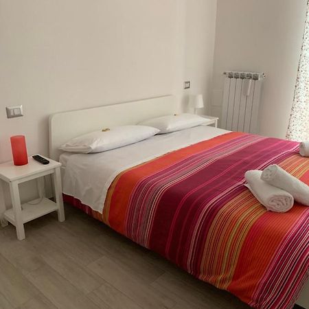 La Porta Di Carmy Apartment Napoli Bagian luar foto