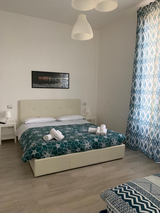 La Porta Di Carmy Apartment Napoli Bagian luar foto