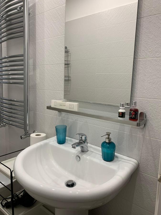 La Porta Di Carmy Apartment Napoli Bagian luar foto