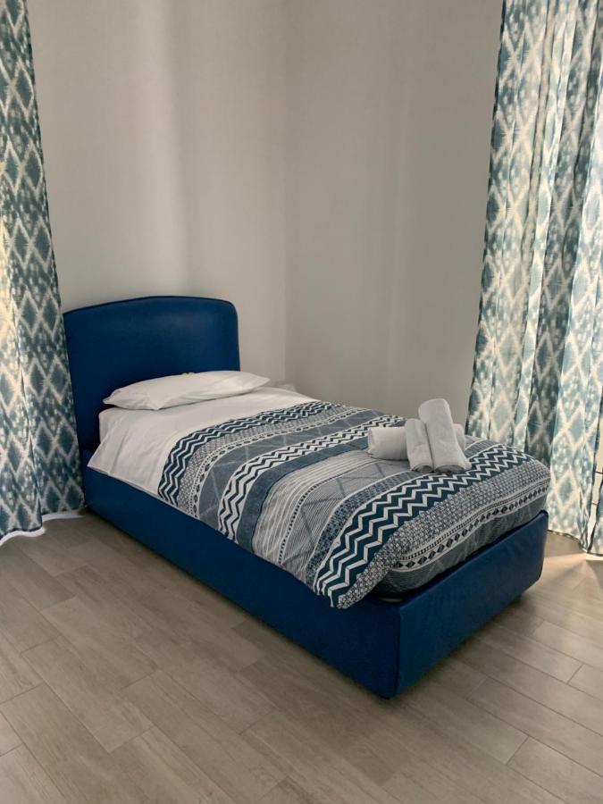 La Porta Di Carmy Apartment Napoli Bagian luar foto