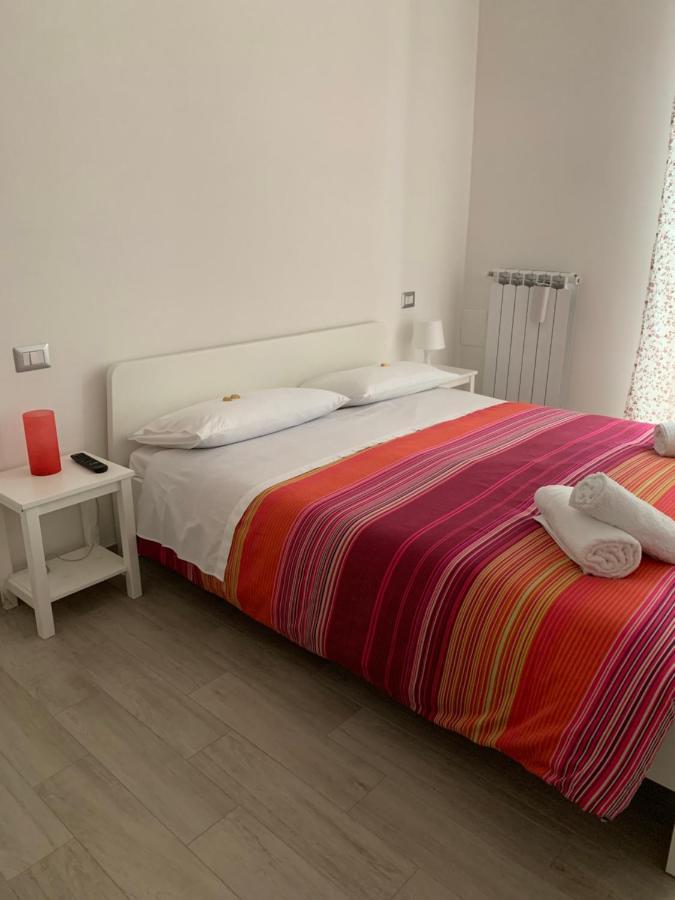 La Porta Di Carmy Apartment Napoli Bagian luar foto