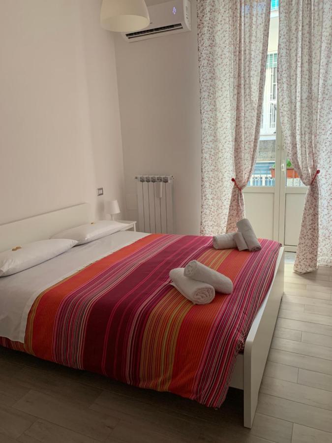 La Porta Di Carmy Apartment Napoli Bagian luar foto