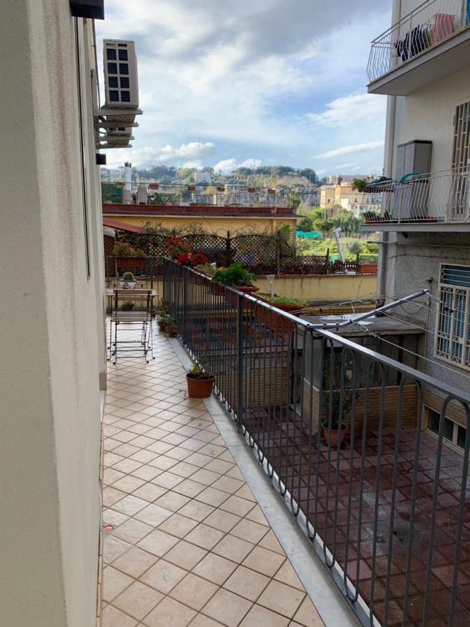 La Porta Di Carmy Apartment Napoli Bagian luar foto