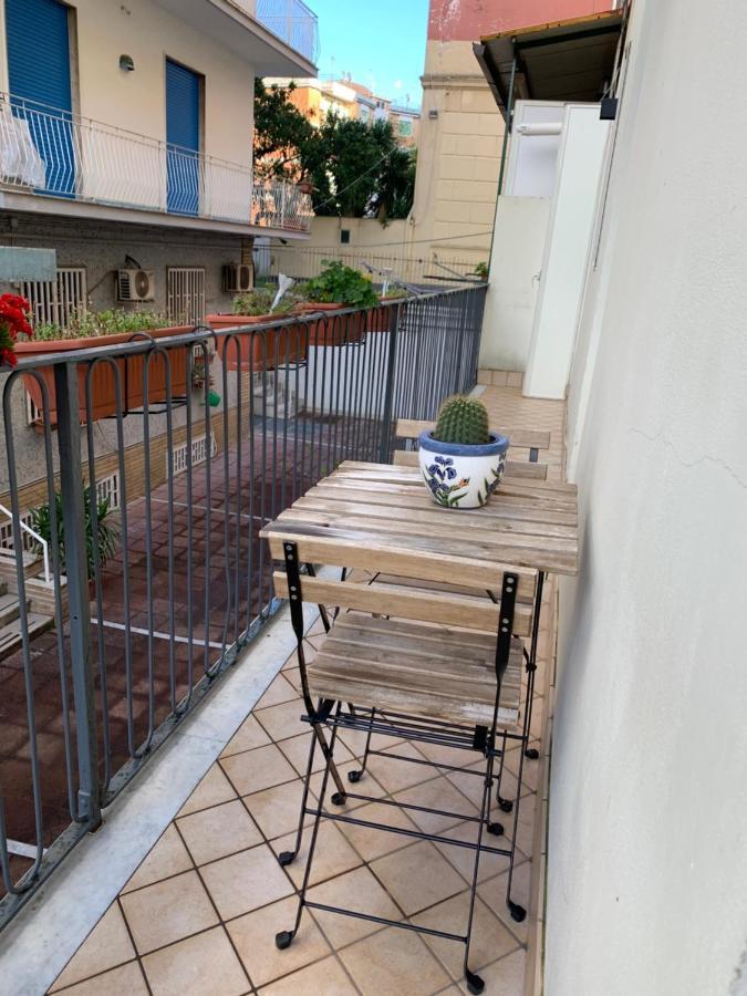 La Porta Di Carmy Apartment Napoli Bagian luar foto